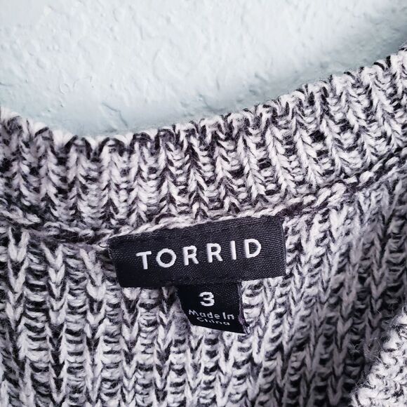 Torrid‎ - Picture 4 of 8